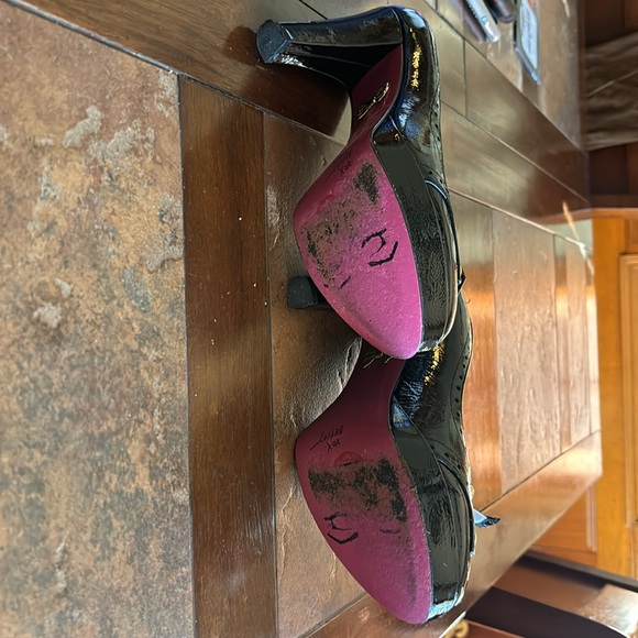 Betsey Johnson Patent Leather High Heels with Gold Accent & Bows!!! - Picture 9 of 12